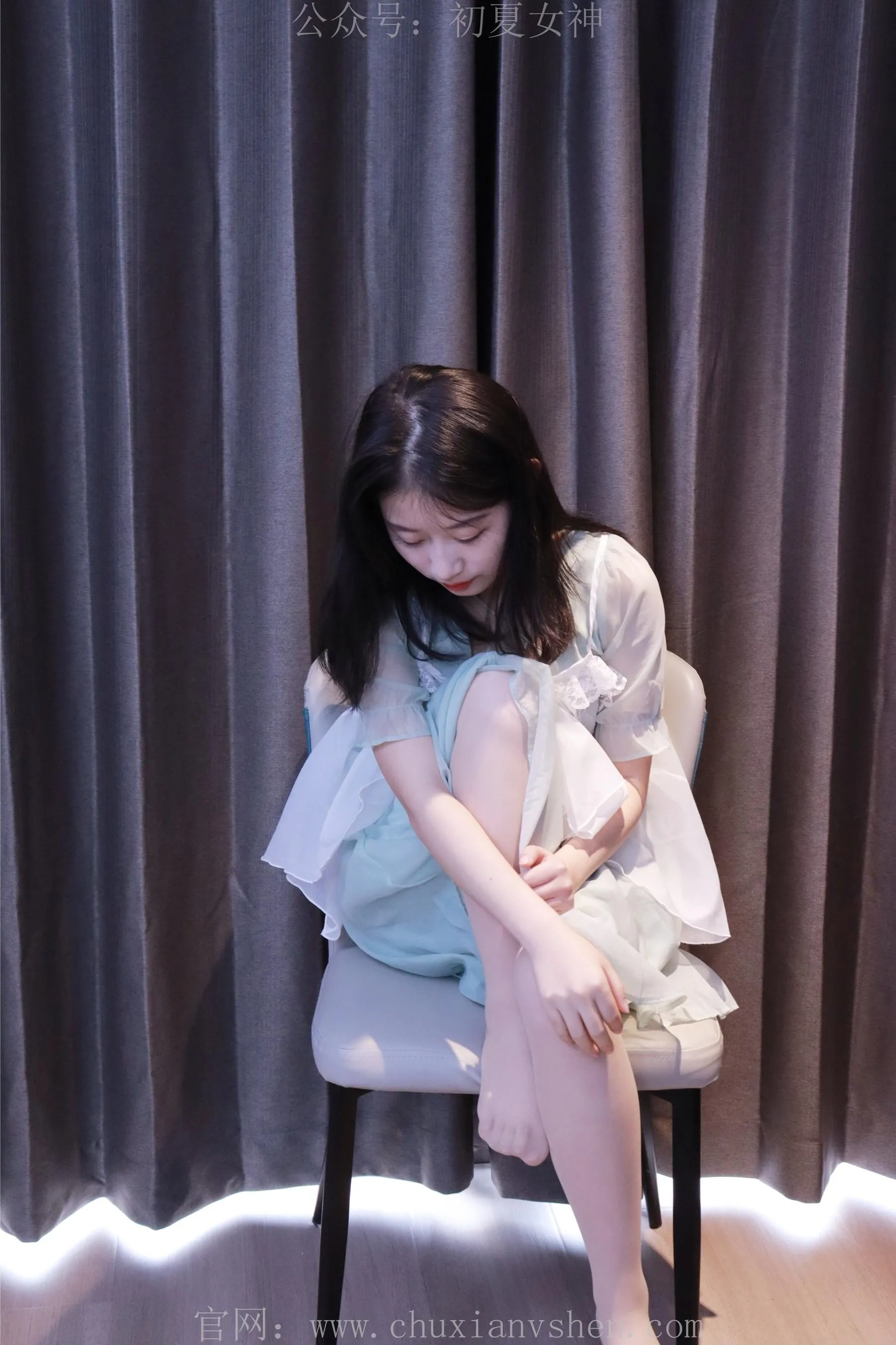 初夏女神 NO.009 念念 绿野仙踪M码连衣裙搭回力球鞋 [120P]插图2